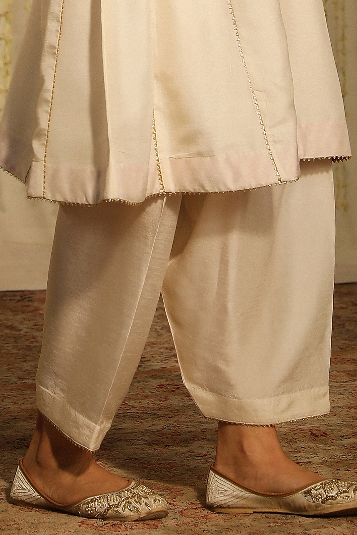 Daisy Ivory Pure Silk Embroidered Kalidar Kurta Set by Sheetal Batra at Pernia's Pop Up Shop