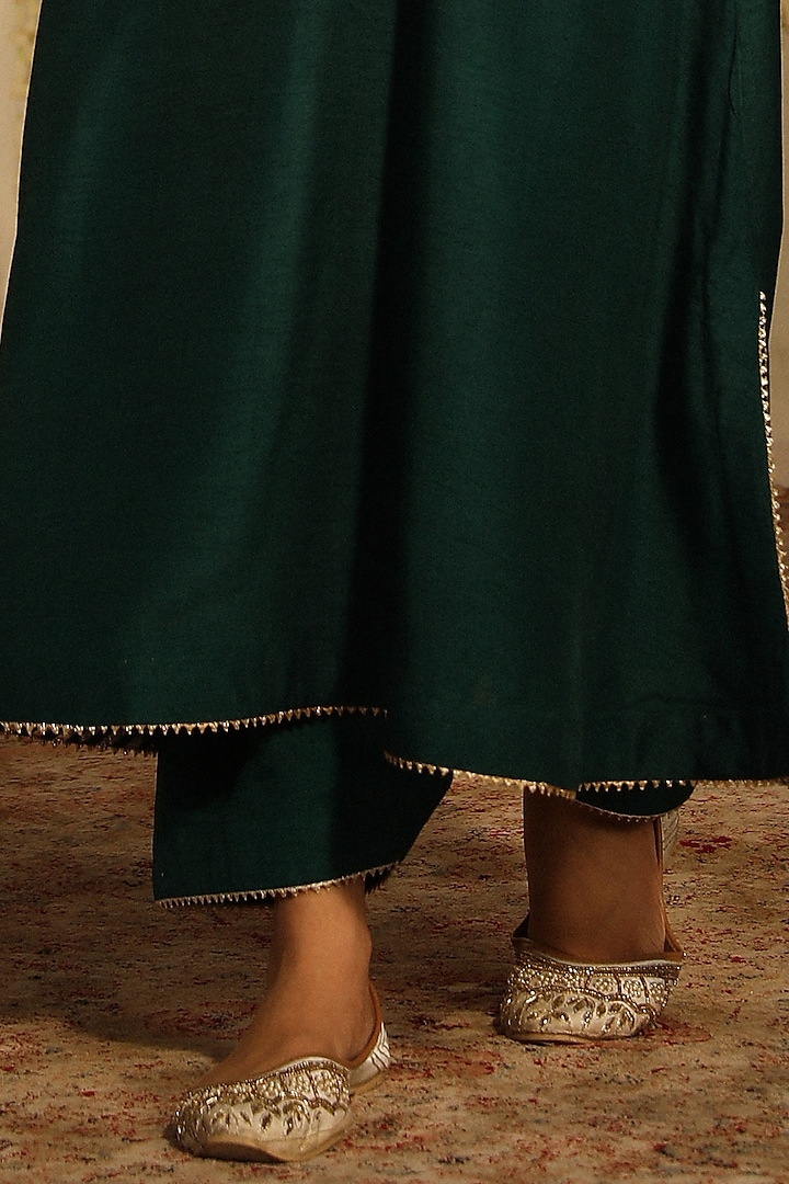 Emerald Green Pure Silk Embroidered Kaftan Set by Sheetal Batra at Pernia's Pop Up Shop