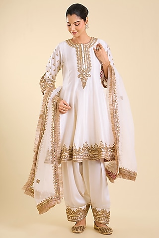 Ivory Silk Chanderi Embroidered Kurta Set by Sheetal Batra