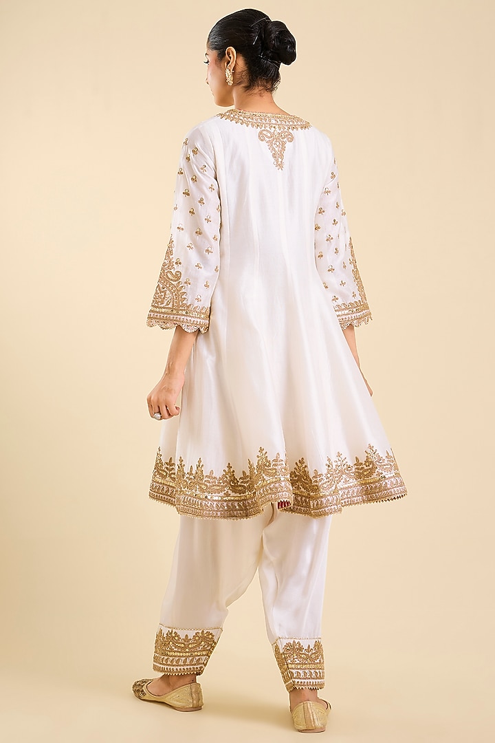 Ivory Silk Chanderi Embroidered Kurta Set by Sheetal Batra at Pernia's Pop Up Shop