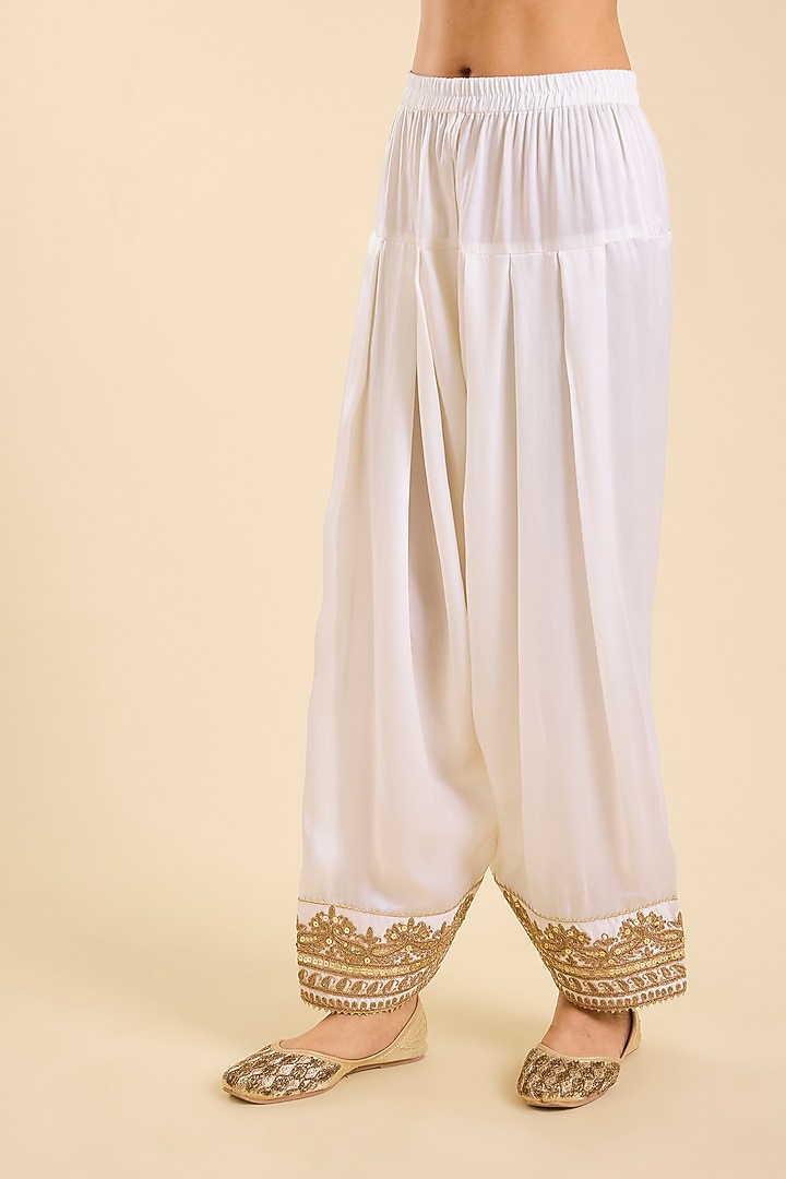 Ivory Silk Chanderi Embroidered Kurta Set by Sheetal Batra at Pernia's Pop Up Shop