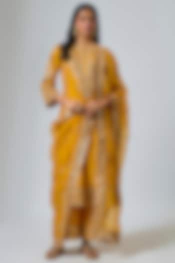 Yellow Pure Silk Chanderi Sitara Embroidered A-Line Kurta Set by Sheetal Batra at Pernia's Pop Up Shop