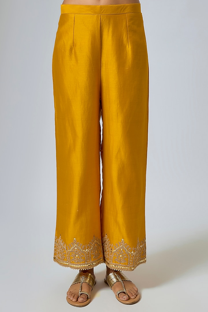 Yellow Pure Silk Chanderi Sitara Embroidered A-Line Kurta Set by Sheetal Batra at Pernia's Pop Up Shop