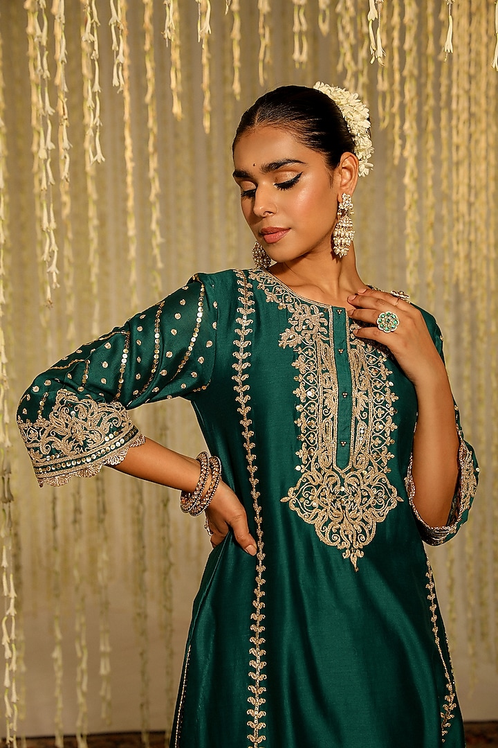 Emerald Green Pure Silk Chanderi Sitara Embroidered A-Line Kurta Set by Sheetal Batra at Pernia's Pop Up Shop