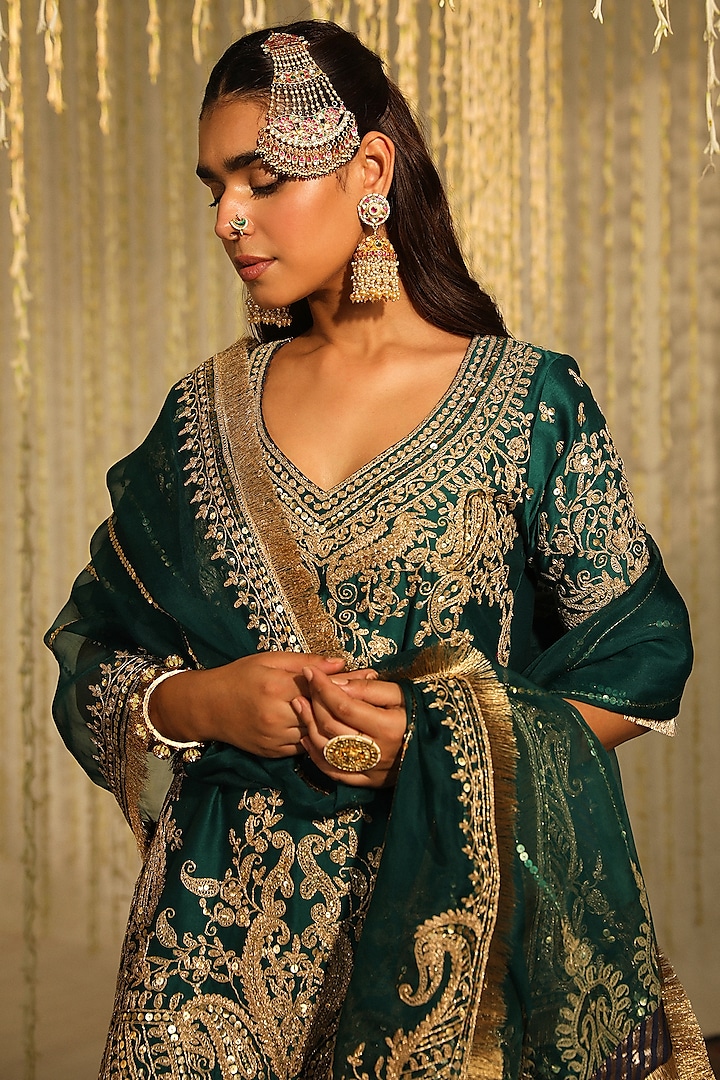 Emerald Green Pure Silk Chanderi Sitara Embroidered Straight Kurta Set by Sheetal Batra at Pernia's Pop Up Shop