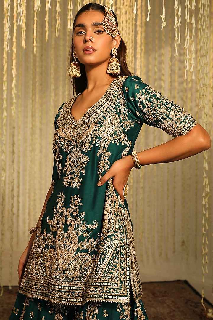 Emerald Green Pure Silk Chanderi Sitara Embroidered Straight Kurta Set by Sheetal Batra at Pernia's Pop Up Shop