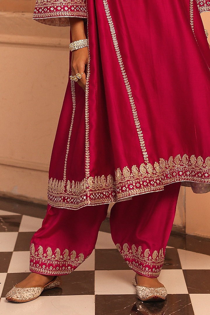 Hot Pink Silk Chanderi Kashmiri Tilla Embroidered Kurta Set by Sheetal Batra at Pernia's Pop Up Shop