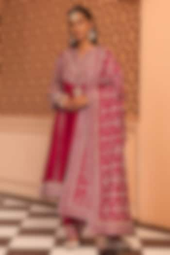 Hot Pink Silk Chanderi Kashmiri Tilla Embroidered Kurta Set by Sheetal Batra