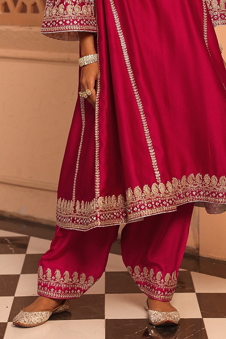 Hot Pink Silk Chanderi Kashmiri Tilla Embroidered Kurta Set by Sheetal Batra at Pernia's Pop Up Shop