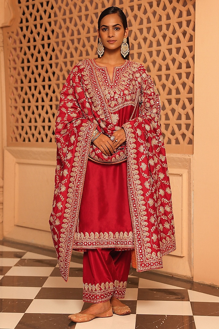 Red Silk Chanderi Kashmiri Tilla Embroidered Kurta Set by Sheetal Batra