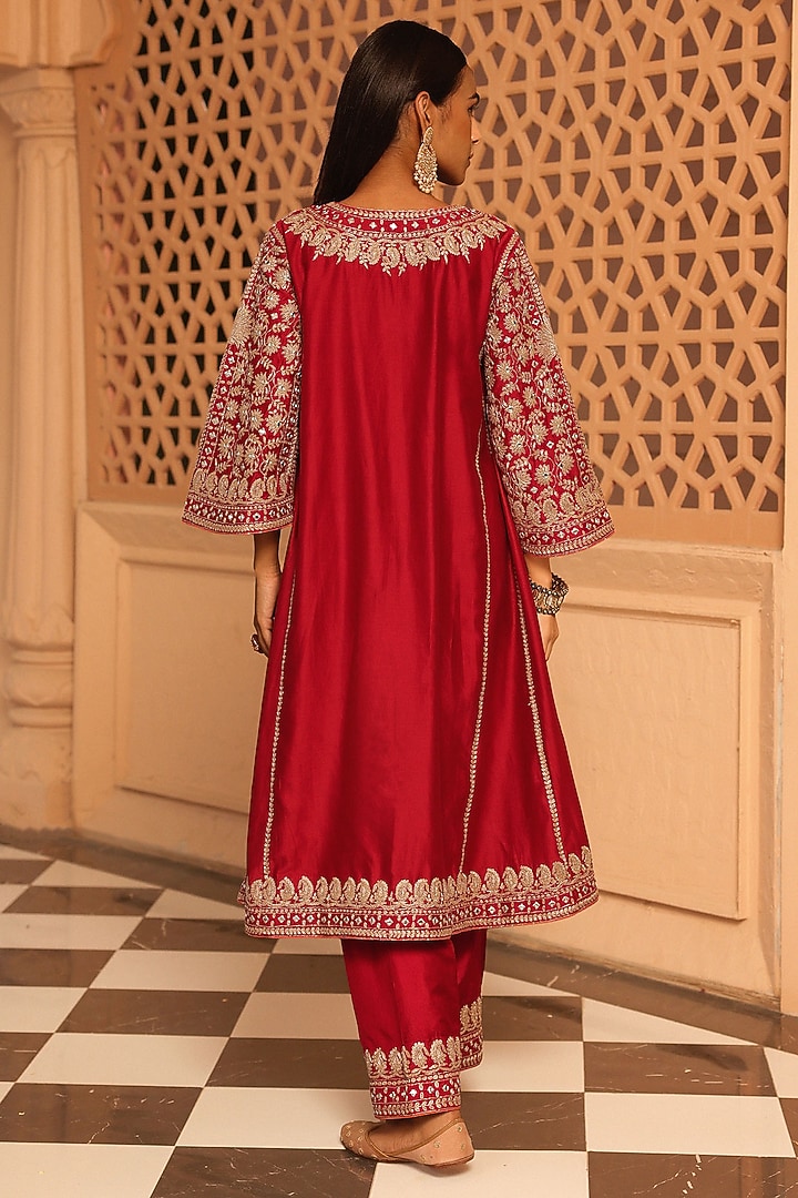 Red Silk Chanderi Kashmiri Tilla Embroidered Kurta Set by Sheetal Batra at Pernia's Pop Up Shop