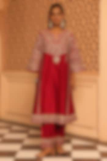 Red Silk Chanderi Kashmiri Tilla Embroidered Kurta Set by Sheetal Batra