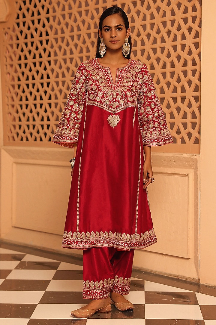 Red Silk Chanderi Kashmiri Tilla Embroidered Kurta Set by Sheetal Batra