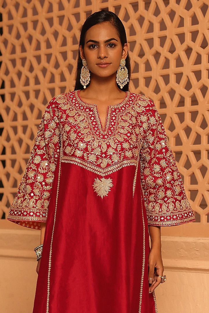 Red Silk Chanderi Kashmiri Tilla Embroidered Kurta Set by Sheetal Batra at Pernia's Pop Up Shop