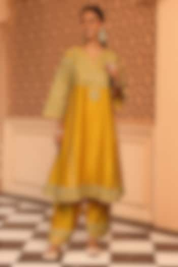 Mustard Silk Chanderi Kashmiri Tilla Embroidered Kurta Set by Sheetal Batra