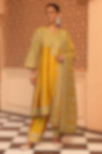 Mustard Silk Chanderi Kashmiri Tilla Embroidered Kurta Set by Sheetal Batra