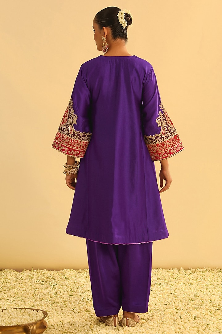 Deep Purple Pure Silk Chanderi Kashmiri Tilla Embroidered Kurta Set by Sheetal Batra at Pernia's Pop Up Shop