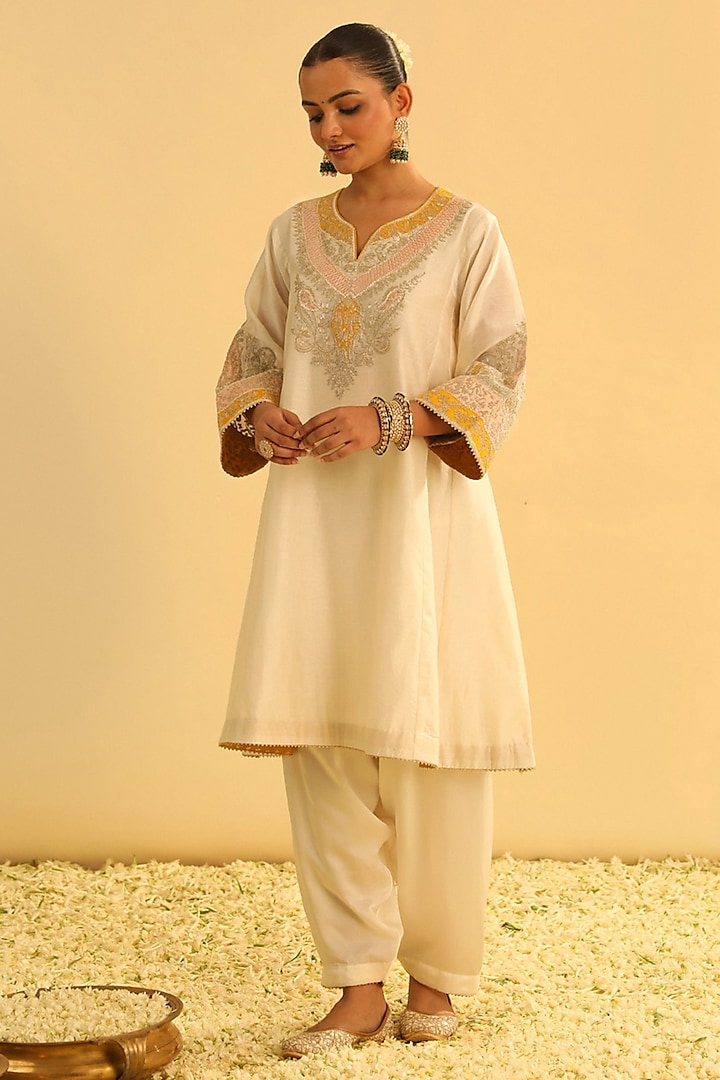 Daisy Ivory Pure Silk Chanderi Kashmiri Tilla Embroidered Kurta Set by Sheetal Batra