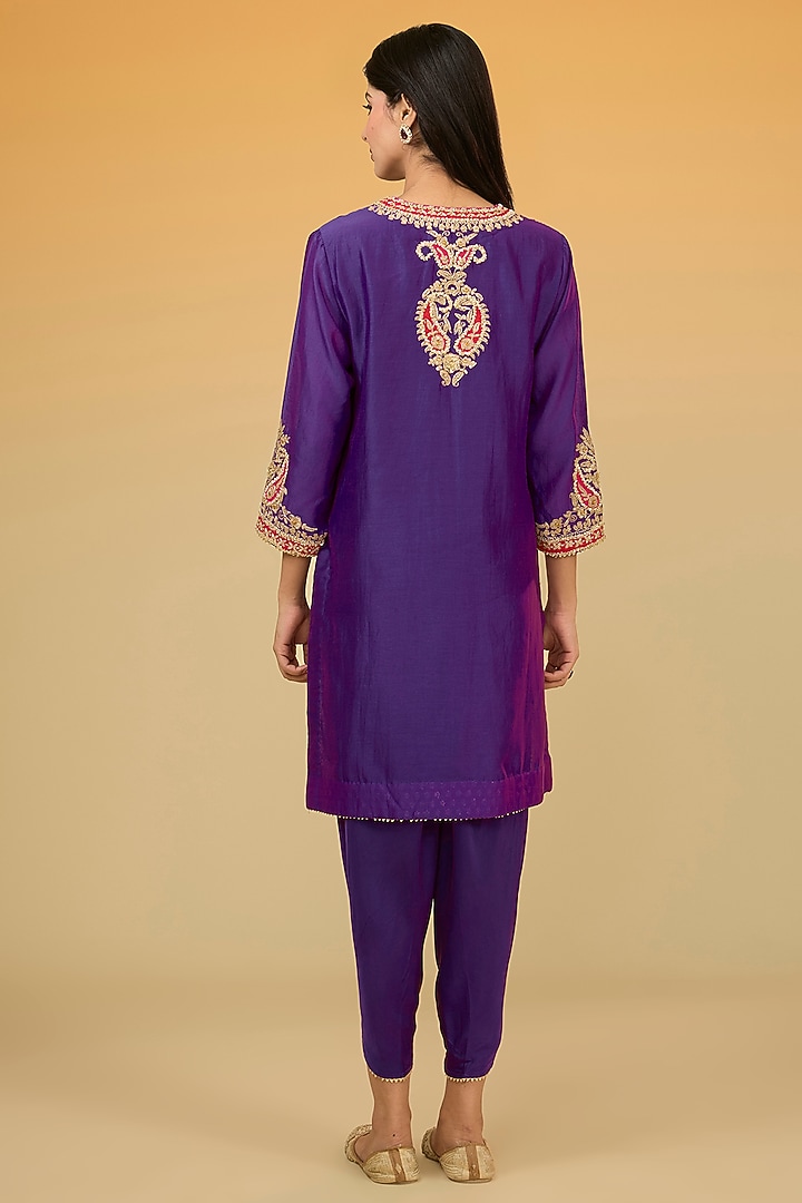 Purple Silk Chanderi Gota Hand Embroidered Kurta Set by Sheetal Batra at Pernia's Pop Up Shop