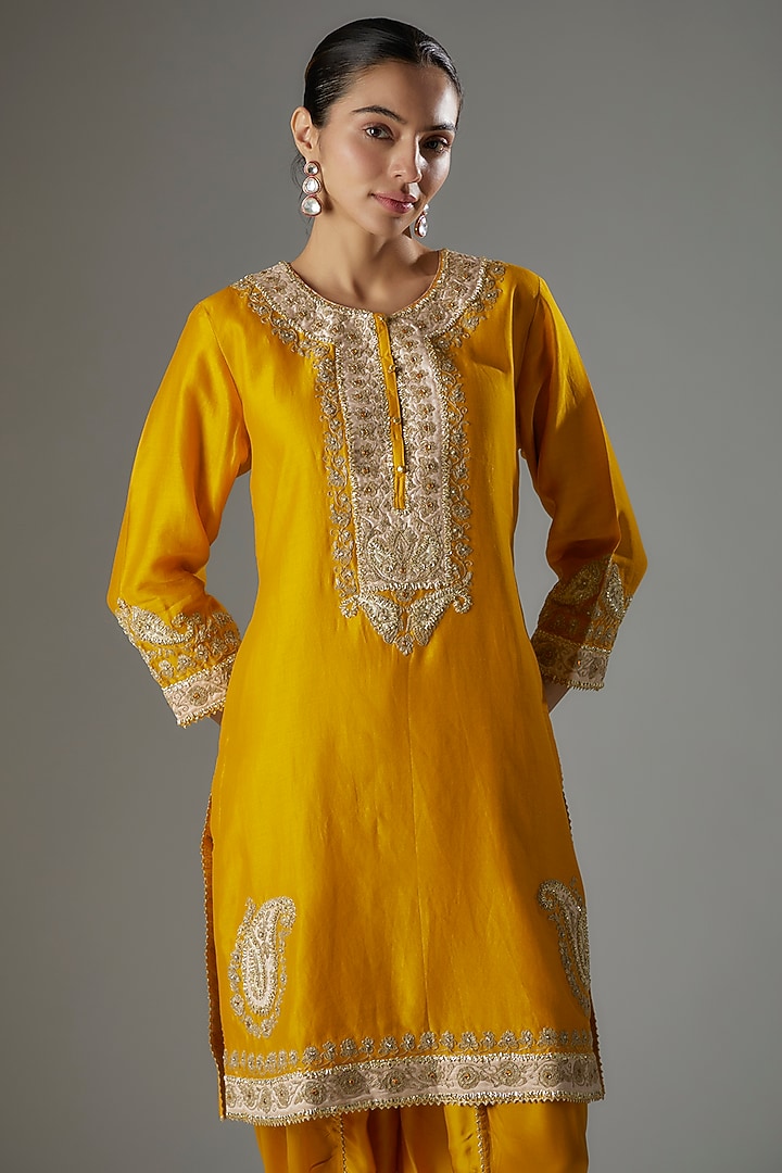 Yellow Silk Chanderi Kashmiri Tilla Embroidered Kurta Set by Sheetal Batra at Pernia's Pop Up Shop