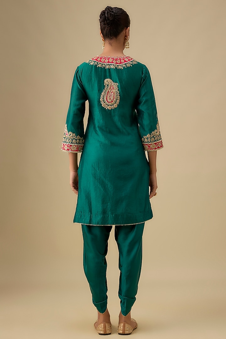 Green Silk Chanderi Kashmiri Tilla Embroidered Kurta Set by Sheetal Batra at Pernia's Pop Up Shop