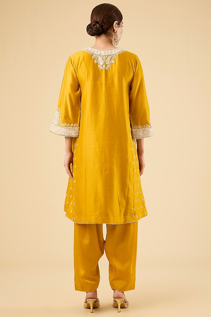 Mustard Silk Chanderi Kashmiri Tilla Embroidered Kurta Set by Sheetal Batra at Pernia's Pop Up Shop