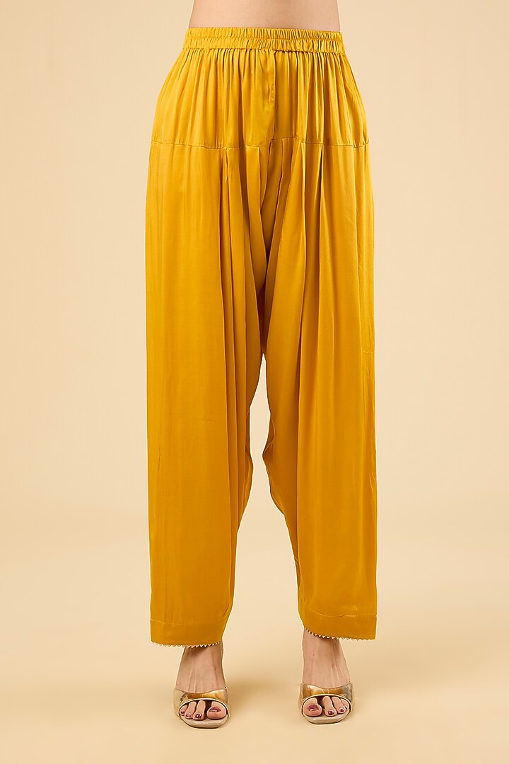 Mustard Silk Chanderi Kashmiri Tilla Embroidered Kurta Set by Sheetal Batra at Pernia's Pop Up Shop