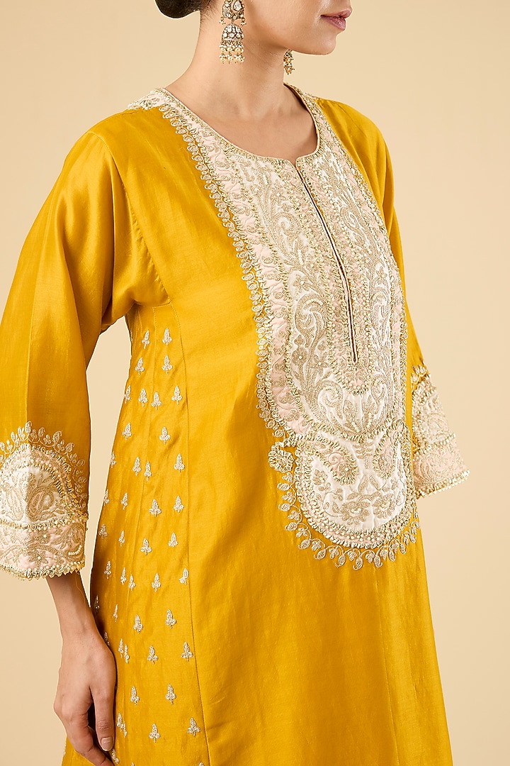 Mustard Silk Chanderi Kashmiri Tilla Embroidered Kurta Set by Sheetal Batra at Pernia's Pop Up Shop