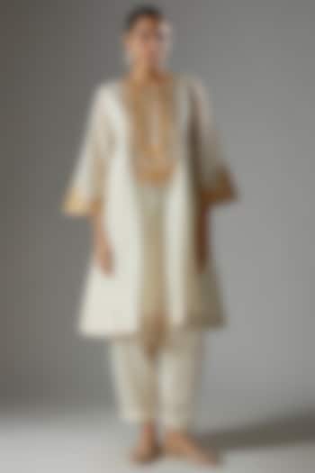 Ivory Silk Chanderi Kashmiri Tilla Embroidered Choga Kurta Set by Sheetal Batra at Pernia's Pop Up Shop