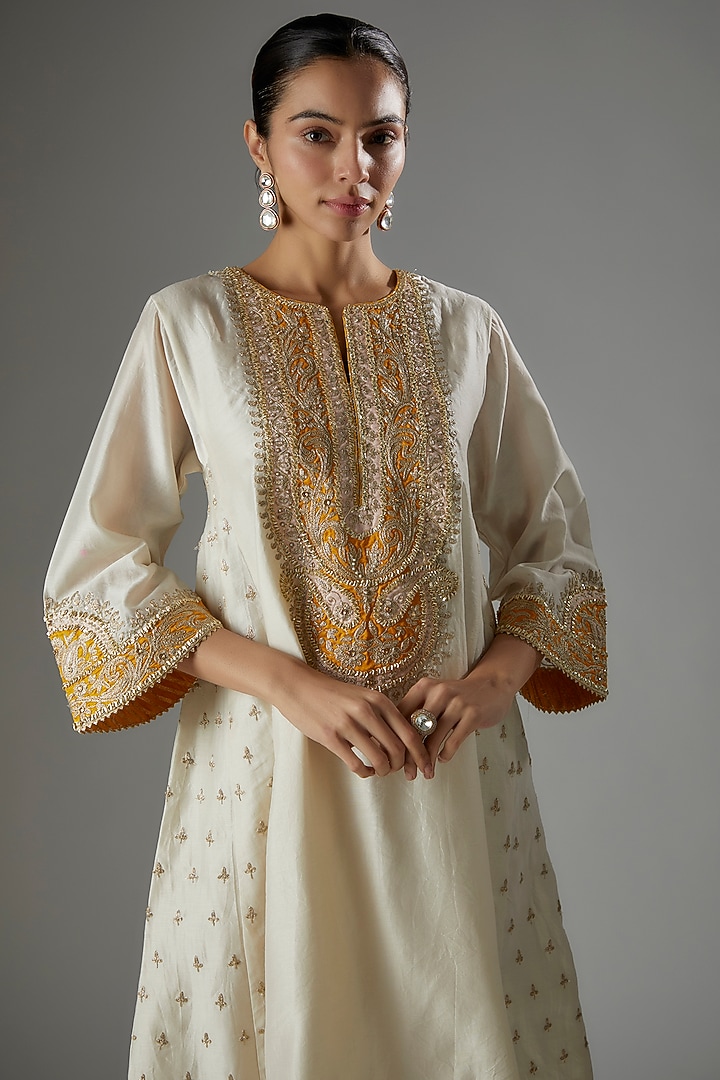 Ivory Silk Chanderi Kashmiri Tilla Embroidered Choga Kurta Set by Sheetal Batra at Pernia's Pop Up Shop