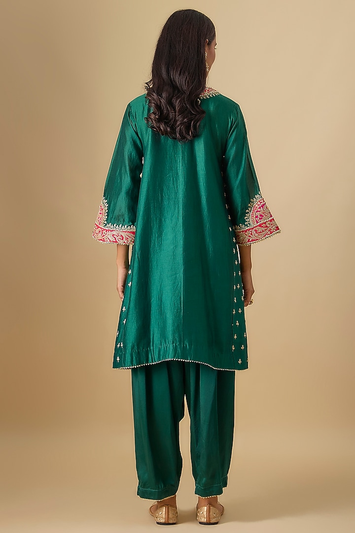 Green Silk Chanderi Kashmiri Tilla Embroidered Kurta Set by Sheetal Batra at Pernia's Pop Up Shop