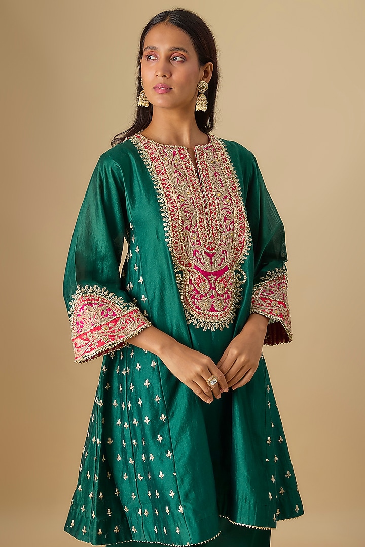 Green Silk Chanderi Kashmiri Tilla Embroidered Kurta Set by Sheetal Batra at Pernia's Pop Up Shop