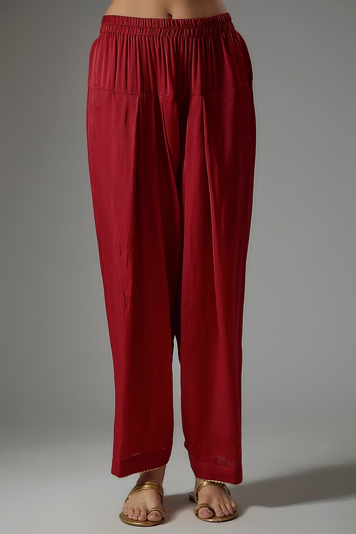 Red Silk Chanderi Kashmiri Tilla Embroidered Choga Kurta Set by Sheetal Batra at Pernia's Pop Up Shop