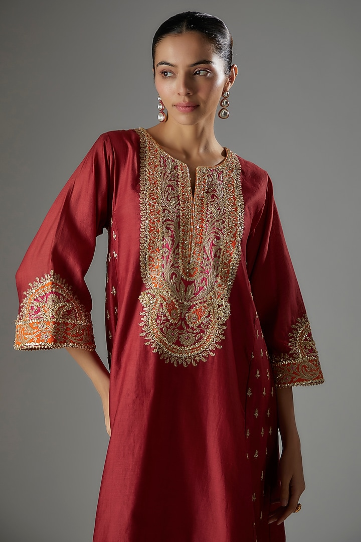 Red Silk Chanderi Kashmiri Tilla Embroidered Choga Kurta Set by Sheetal Batra at Pernia's Pop Up Shop