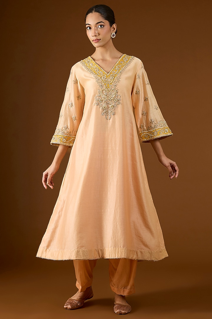 Peach Chanderi Silk Kashmiri Tilla Embroidered Kurta Set by Sheetal Batra at Pernia's Pop Up Shop