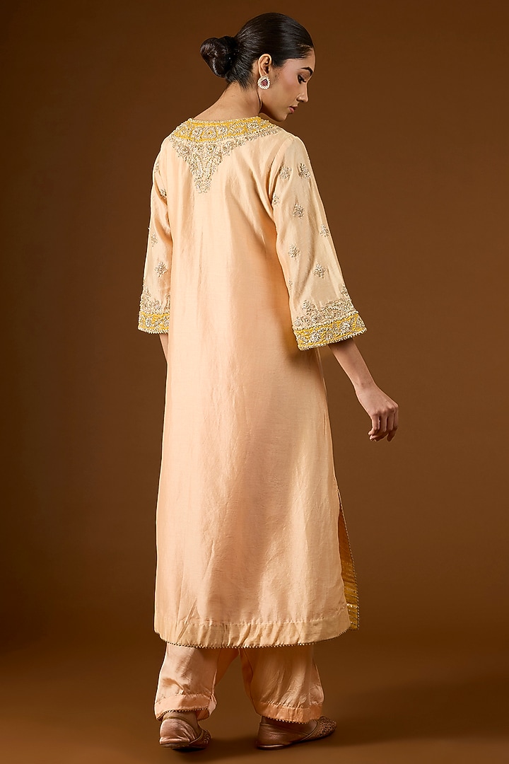 Peach Chanderi Silk Kashmiri Tilla Embroidered Kurta Set by Sheetal Batra at Pernia's Pop Up Shop