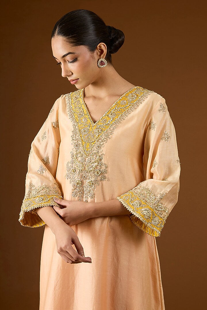 Peach Chanderi Silk Kashmiri Tilla Embroidered Kurta Set by Sheetal Batra at Pernia's Pop Up Shop