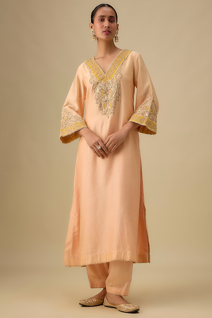 Peach Silk Chanderi Kashmiri Tilla Embroidered A-Line Kurta Set by Sheetal Batra at Pernia's Pop Up Shop