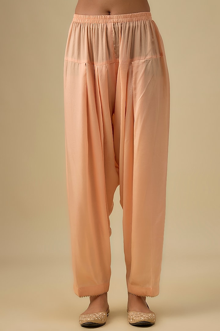 Peach Silk Chanderi Kashmiri Tilla Embroidered A-Line Kurta Set by Sheetal Batra at Pernia's Pop Up Shop