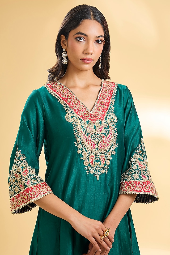 Emerald Green Silk Chanderi Kashmiri Tilla Embroidered A-line Kurta Set by Sheetal Batra at Pernia's Pop Up Shop
