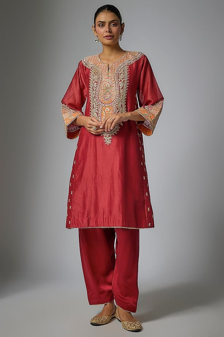 Red Silk Chanderi Kashmiri Tilla Embroidered Choga Kurta Set by Sheetal Batra at Pernia's Pop Up Shop
