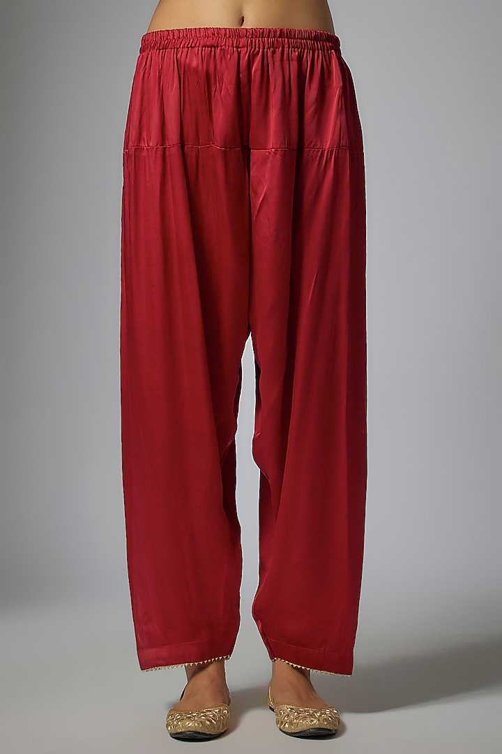 Red Silk Chanderi Kashmiri Tilla Embroidered Choga Kurta Set by Sheetal Batra at Pernia's Pop Up Shop