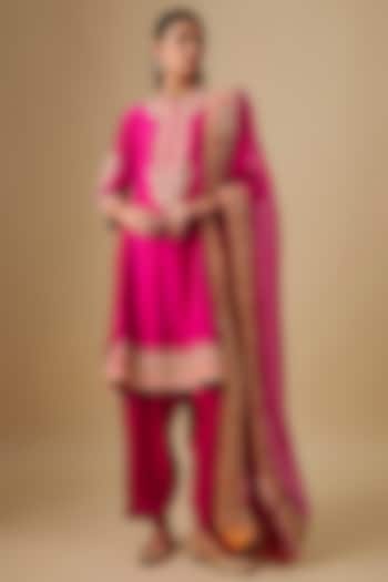 Hot PInk Silk Chanderi Applique Embroidered Kurta Set by Sheetal Batra at Pernia's Pop Up Shop