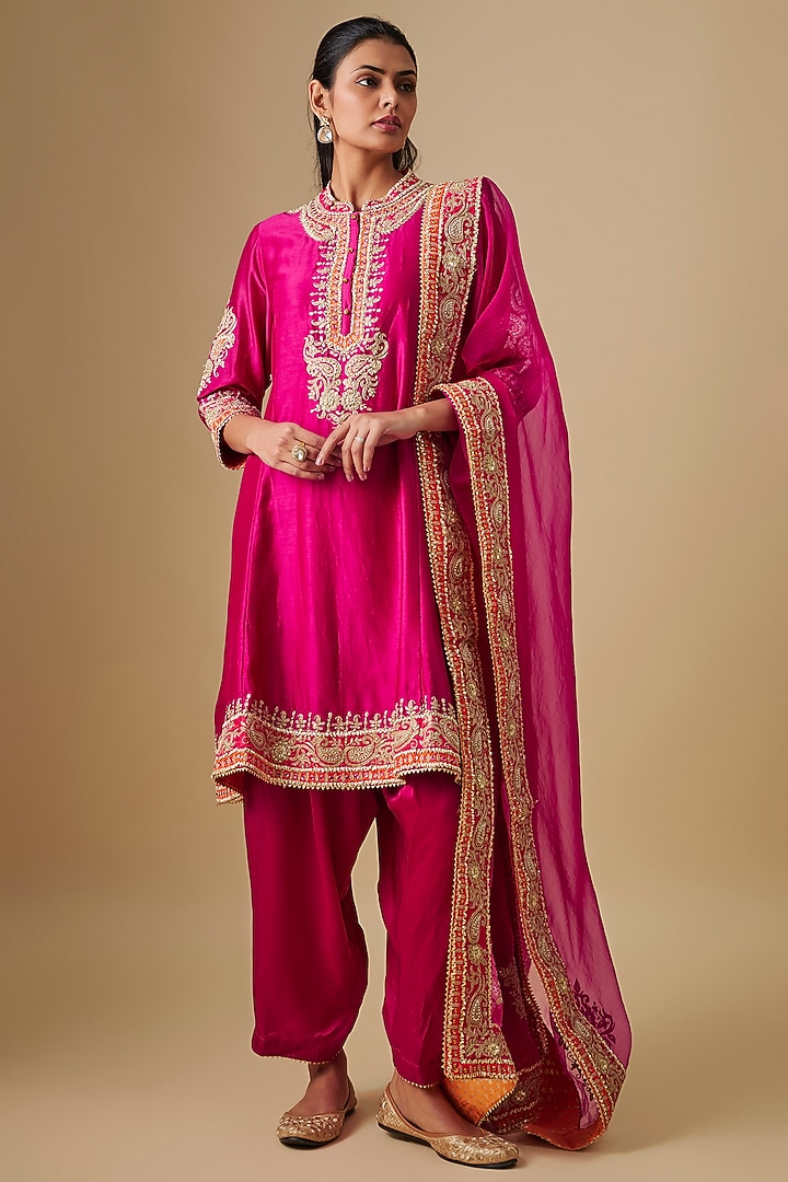 Hot PInk Silk Chanderi Applique Embroidered Kurta Set by Sheetal Batra at Pernia's Pop Up Shop