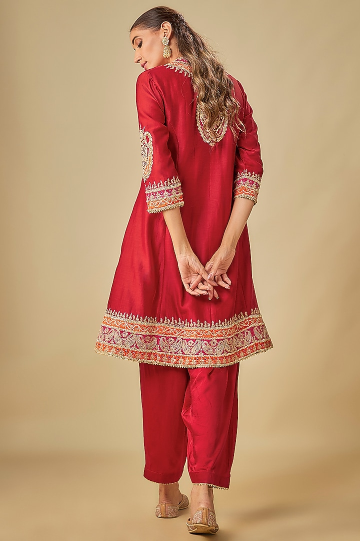 Red Chanderi Silk Kashmiri Tilla Embroidered Kurta Set by Sheetal Batra at Pernia's Pop Up Shop