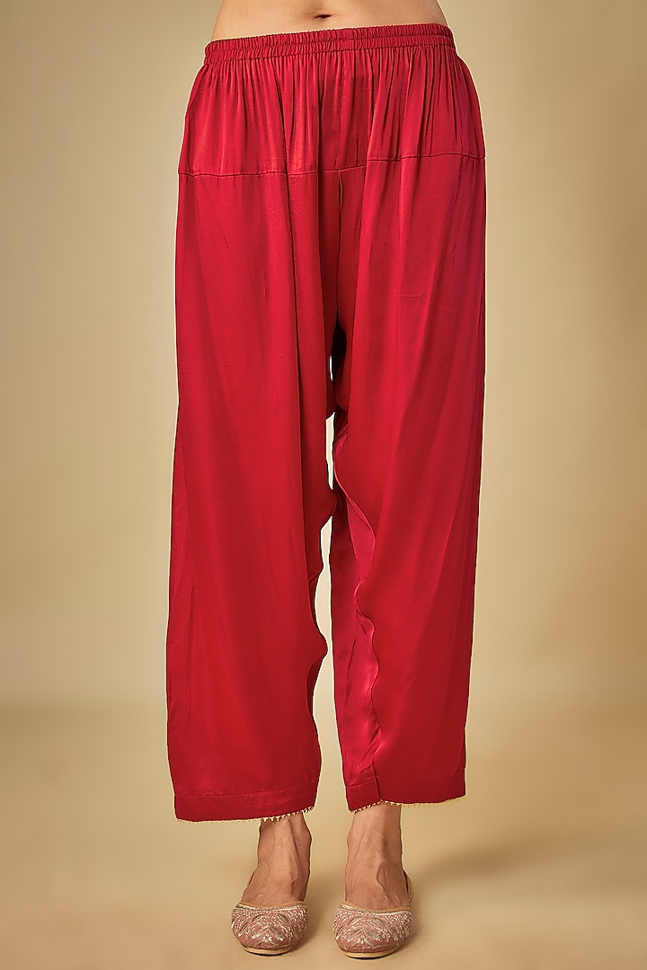 Red Chanderi Silk Kashmiri Tilla Embroidered Kurta Set by Sheetal Batra at Pernia's Pop Up Shop