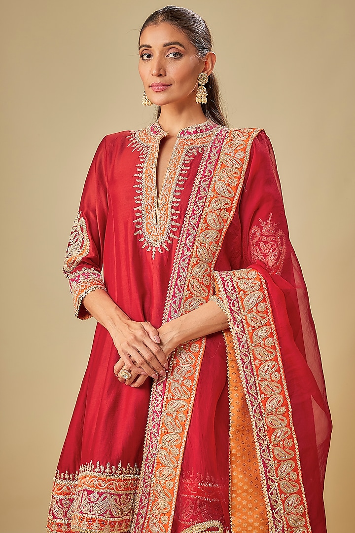 Red Chanderi Silk Kashmiri Tilla Embroidered Kurta Set by Sheetal Batra at Pernia's Pop Up Shop