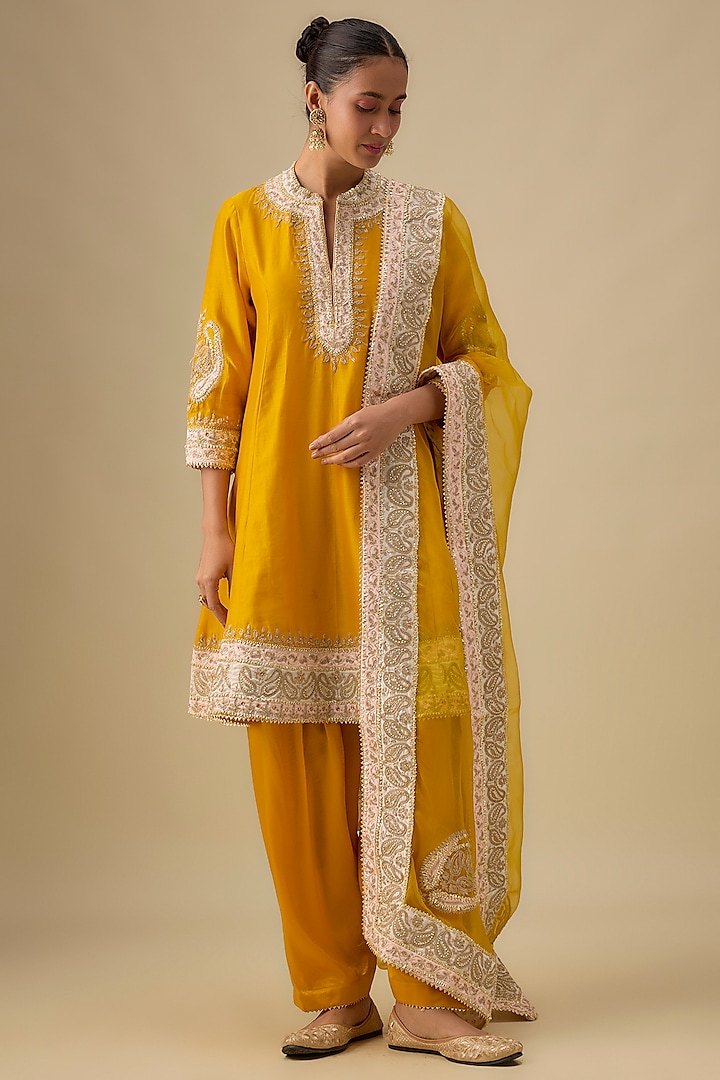 Yellow Silk Chanderi Kashmiri Tilla Embroidered Kurta Set by Sheetal Batra at Pernia's Pop Up Shop