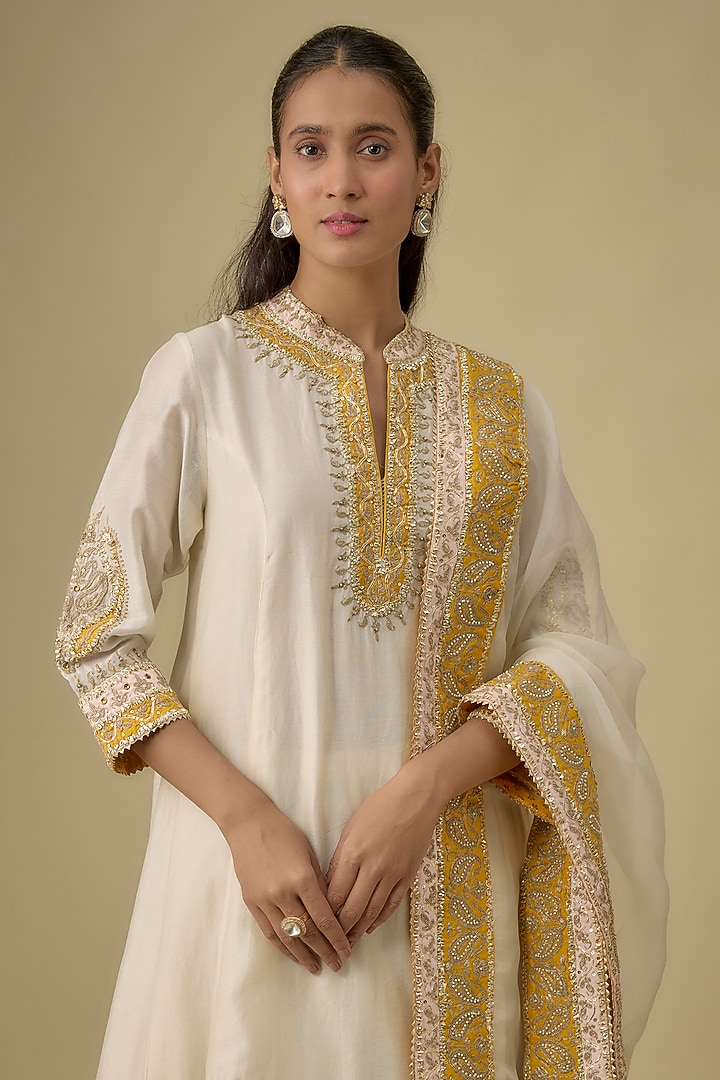 Ivory Silk Chanderi Kashmiri Tilla Embroidered A-Line Kurta Set by Sheetal Batra at Pernia's Pop Up Shop