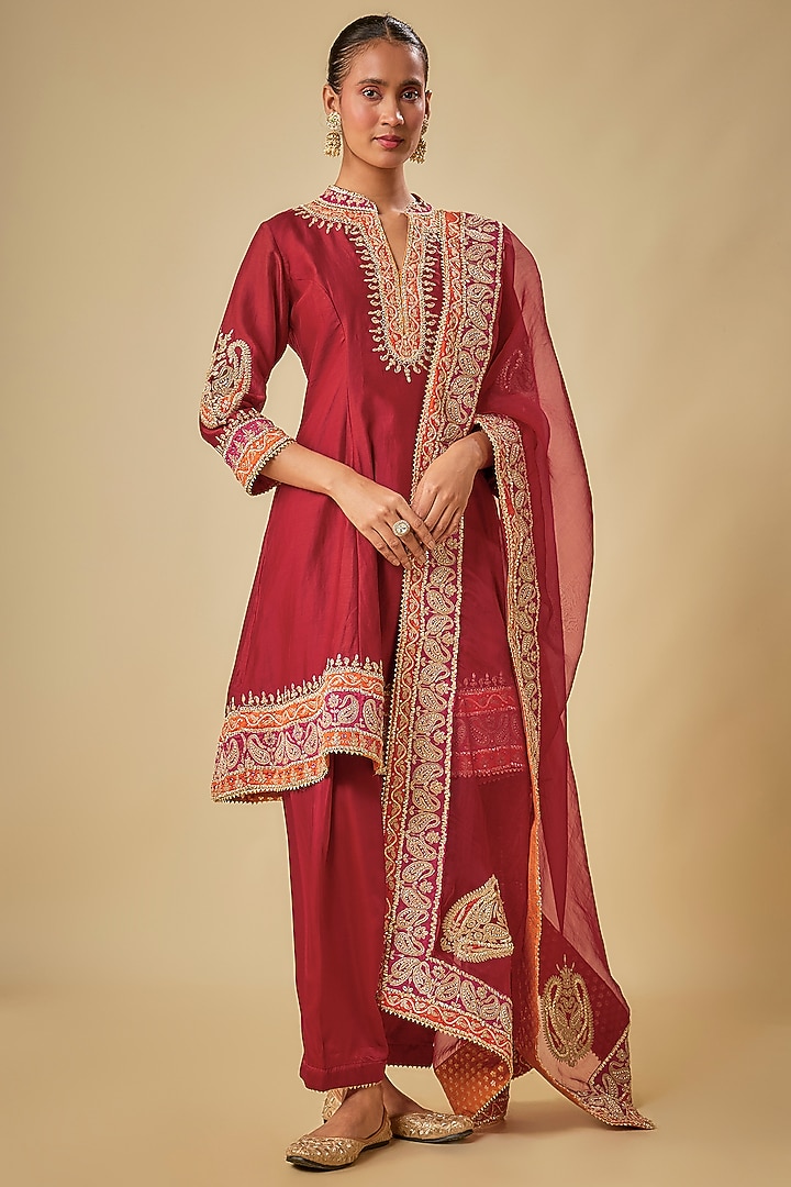 Red Silk Chanderi Kashmiri Tilla Embroidered Kurta Set by Sheetal Batra at Pernia's Pop Up Shop